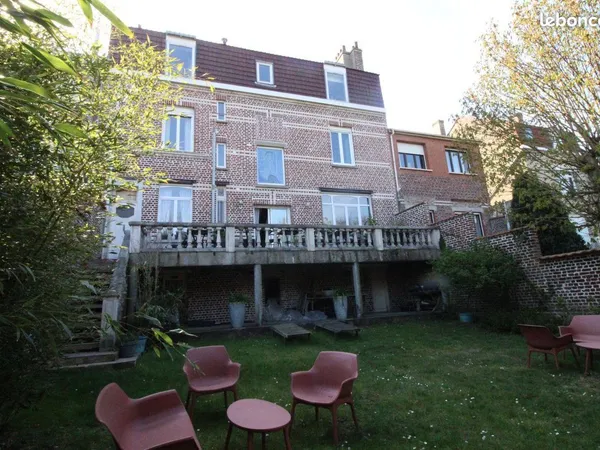 Maison 10 pièces 330 m² 