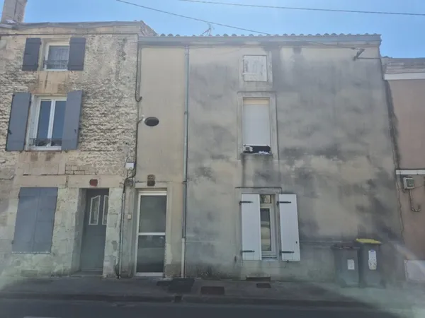 Maison louées et divisée en 2 Studios T1bis, à vendre Niort (79) 