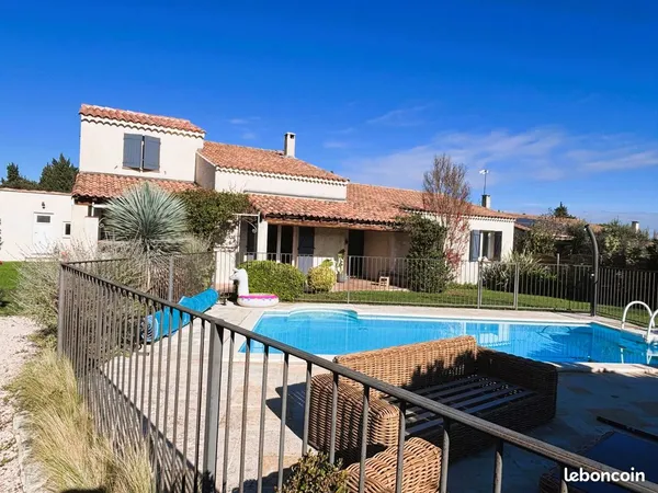 Belle maison familiale au coeur de Mollégès 