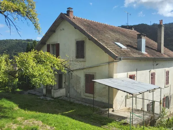Maison de 1927 SPÉCIAL INVESTISSEUR - 3 logements - 10 pièces - 7 chambres 286 m² Calme et nature 