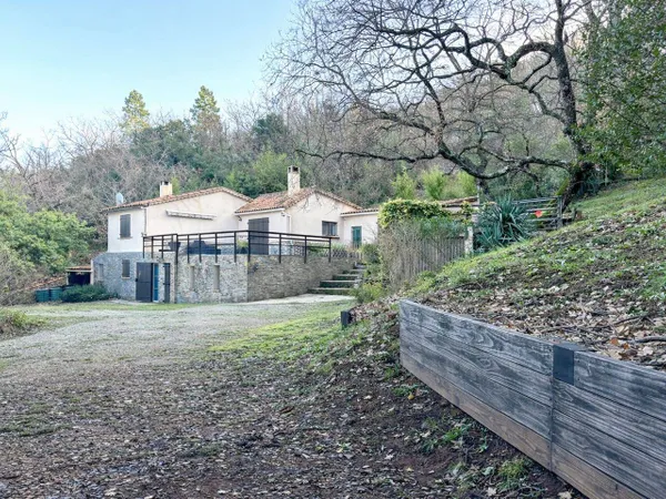 Maison de plain-pied 4 pièces 140 m² 