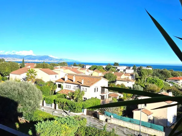 Studio 1 pièce 24 m² 