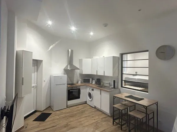 Charmant appartement entièrement rénové et très lumineux 