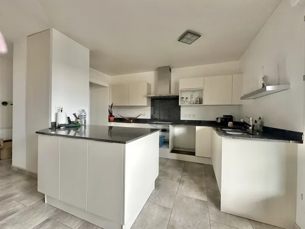 DERNIER ETAGE 