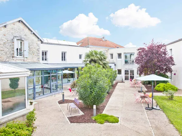 INVESTISSEMENT LOCATIF - ST JEAN D'ANGLE - Résidence Ehpad l'Ombrière - 6,61% de rentabilité. 