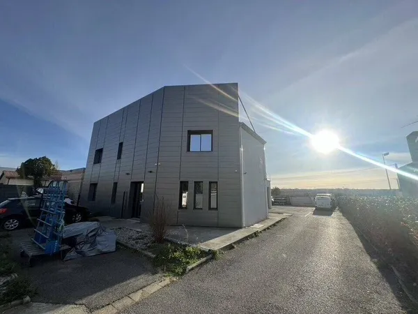 Bureaux 379 m² 