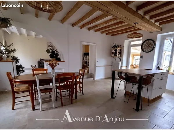 Maison de bourg - 110 m² habitables - Véranda - Terrain 739 m² 