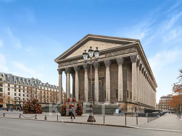 Place de la Madeleine - Appartement rénové au calme sur cours 