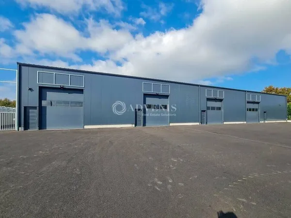 Local d'activité 1139 m² 