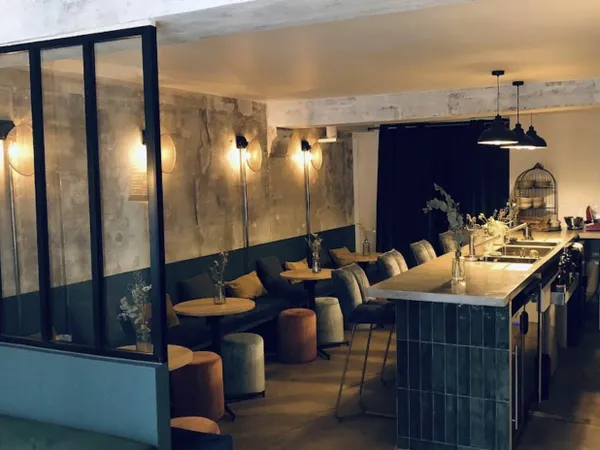 Boutique 1 pièce 85 m² 