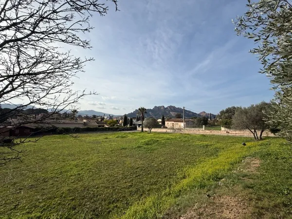 Terrain 692 m² 