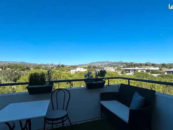 Appartement T2 Château-Gombert avec place de parking et terrasse 