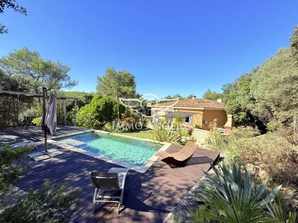 Nîmes Ouest, villa 8 pièces, garage, piscine 