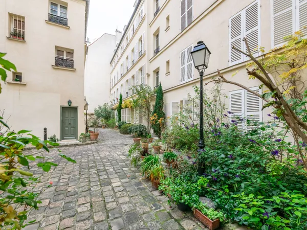 Vends charmant 2 pièces Village Saint Paul Paris 4e 