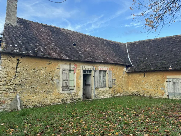 ENSEMBLE A RENOVER PROCHE SAINT COSME EN VAIRAIS 