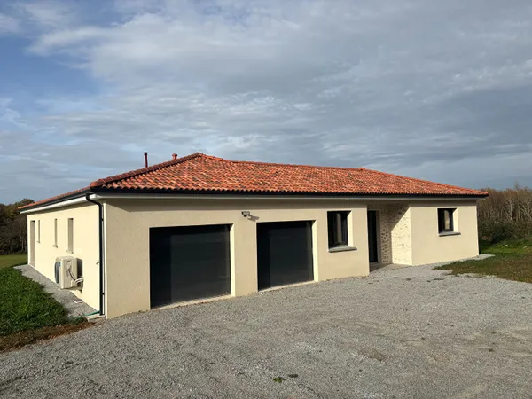MAISON NEUVE PLAIN PIED 131 M² SUR TERRAIN 1300 M² 