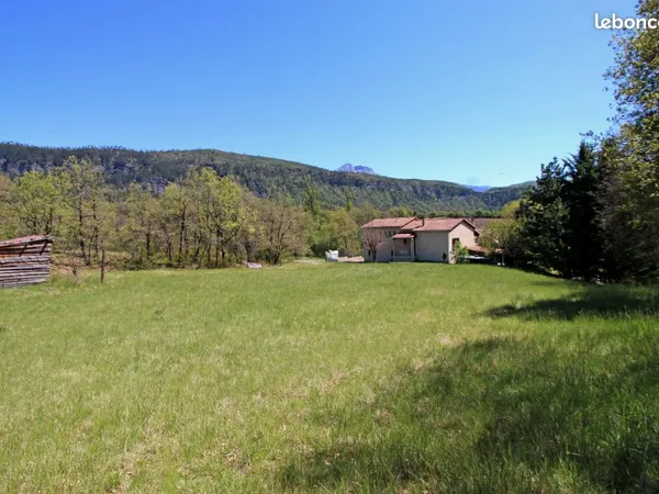 Terrain 877 m² Le Brusquet 