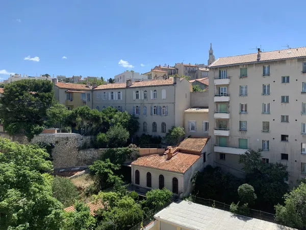 Appartement lumineux au calme 