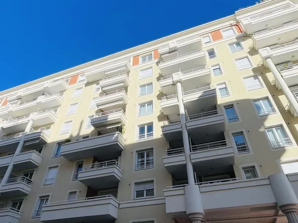 ecceptionnel beau 2 pièces dans une belle copropriété à saisir vite 