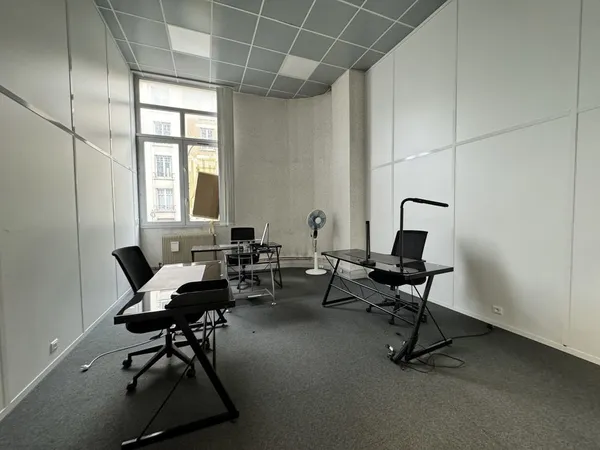 Bureaux - A LOUER - 869 m² divisibles à partir de 24 m² 