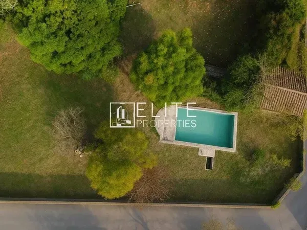 Terrain constructible 1094 m² 