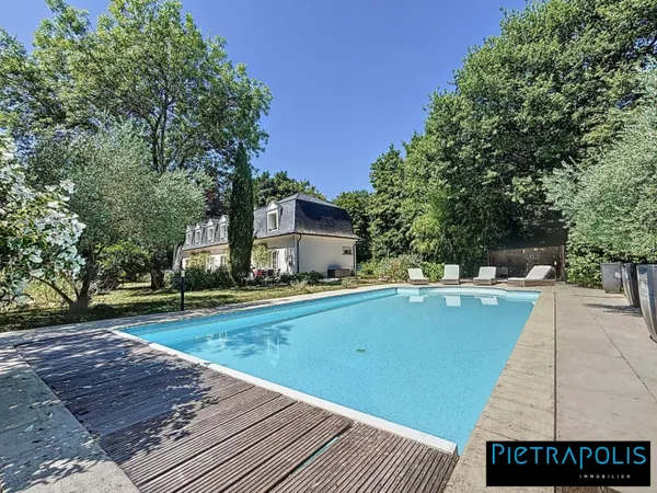 Villa de 245 m², parc de 5000 m² avec piscine 
