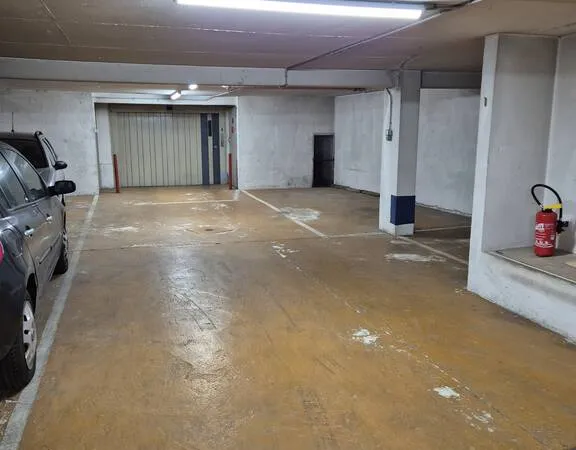 Garage/Parking 