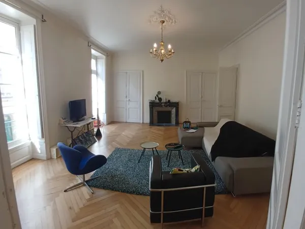 Vends bel appartement hypercentre Graslin au calme de la rue Colbert 