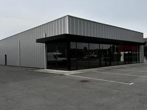 Local commercial 600 m² 
