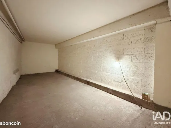 Parking/box 18 m² PARIS 
