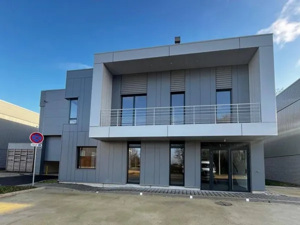 Local d'activité 787 m² 