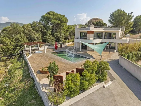 Villa 6 pièces 230 m² 
