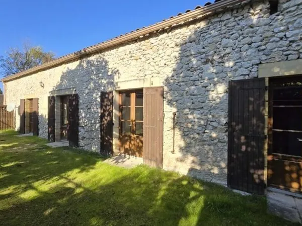Maison en pierre de 5 pièces principales 