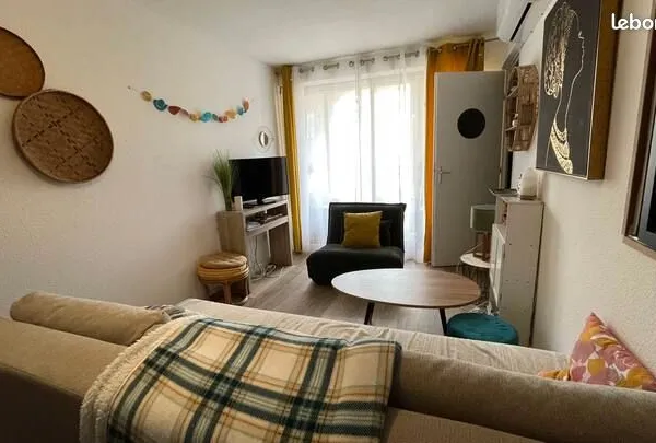 SETE T2 de 36m² climatisé avec parking et terrasse 