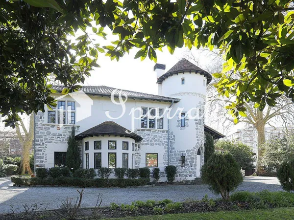Maison 9 pièces 550 m² 