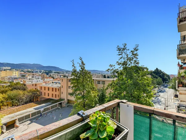 Nice Cessole - Grand 2P traversant avec 2 balcons | Lumineux et idéalement situé ! 