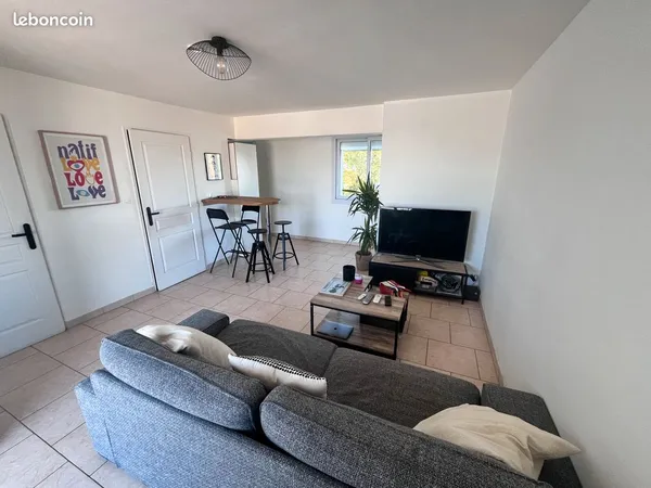Particulier loue T3 48m2 Bouc bel air avec petit exterieur 