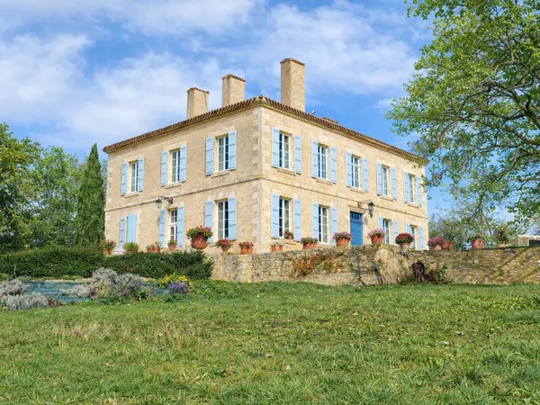 Domaine d'Exception au Coeur de la Toscane Française 