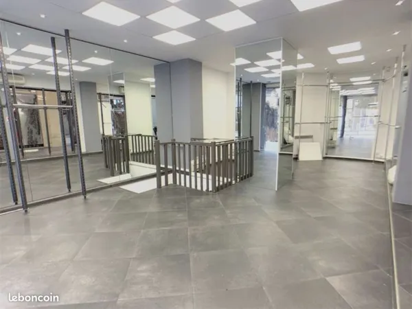 Local commercial 80 m² PARIS