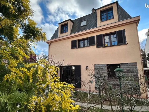 Maison 9 pièces 218 m² 