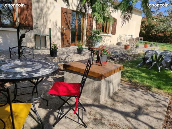 Habitation avec entrepôt 225m2 