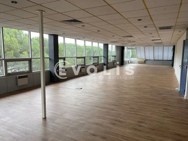 Bureaux - A LOUER - 195 m² non divisibles 