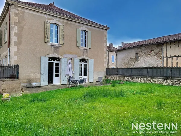 A Vendre Maison de village en pierre de 259 m² avec garage et jardin à dix minutes d'Eauze 