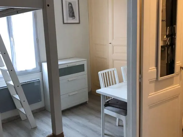Appartement studio place Saint Anne 