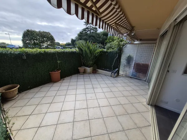 Studio avec belle terrasse vue mer 