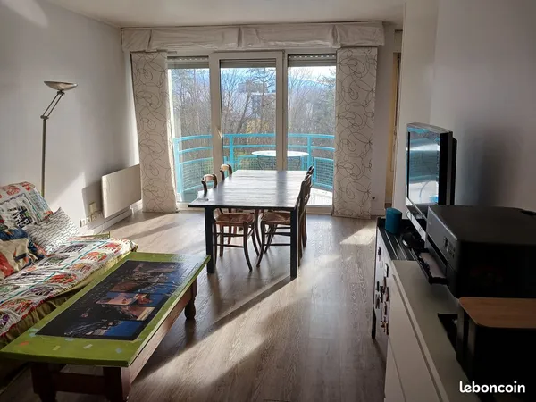 Appartement T4 ensoleillé avec terrasse 