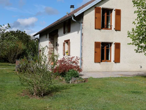 Charmante maison individuelle, 173 m² habitables, 7 pièces, terrain de plus de 3 000 m² 