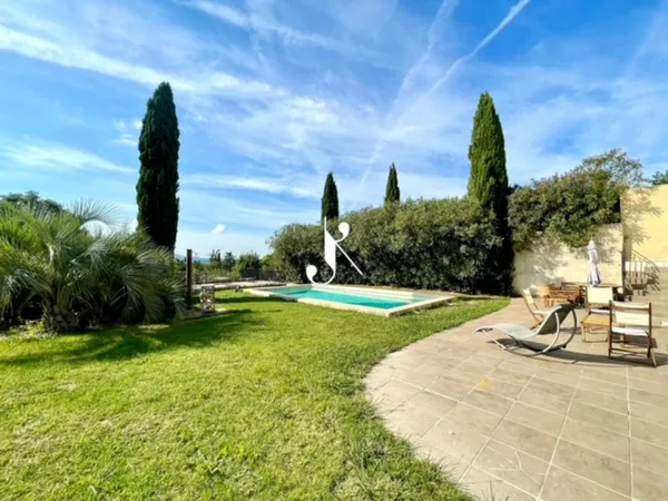 MAISON T7 DE 222M2 SUR PARCELLE DE 1533M2 AVEC PISCINE ET DEPENDANCE 