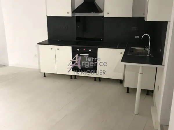 SAINT - GILLES Appartement à louer 