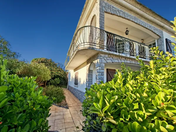 Quartier résidentiel de Béziers , très belle maison T6 au fo 